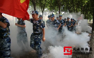 兩天一夜的80人大型戶外軍事拓展訓(xùn)練