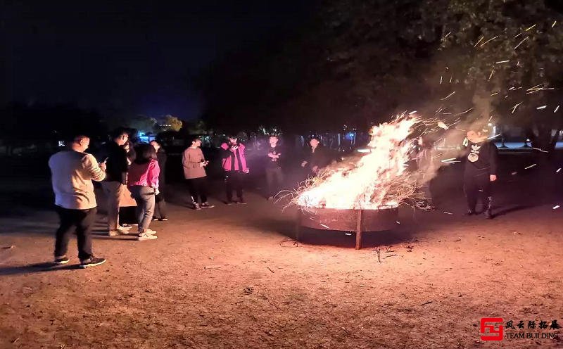 蘇州太湖牛仔風(fēng)情度假村團建活動篝火晚會